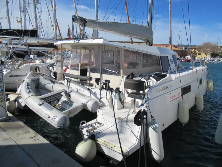 Hire Catamaran with or without skipper Nautitech Port-Saint-Louis-du-Rhône