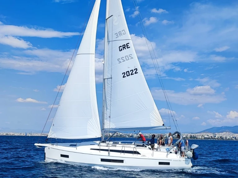 Charter a Bénéteau Oceanis 40.1 in Athens on Samboat