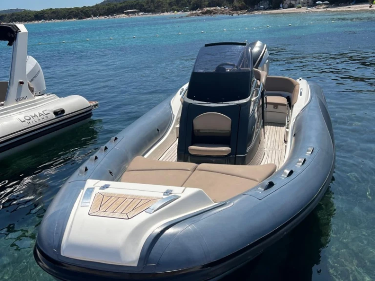 Hire a Lomac Adrenalina 7.0 Golfe de Pinarellu