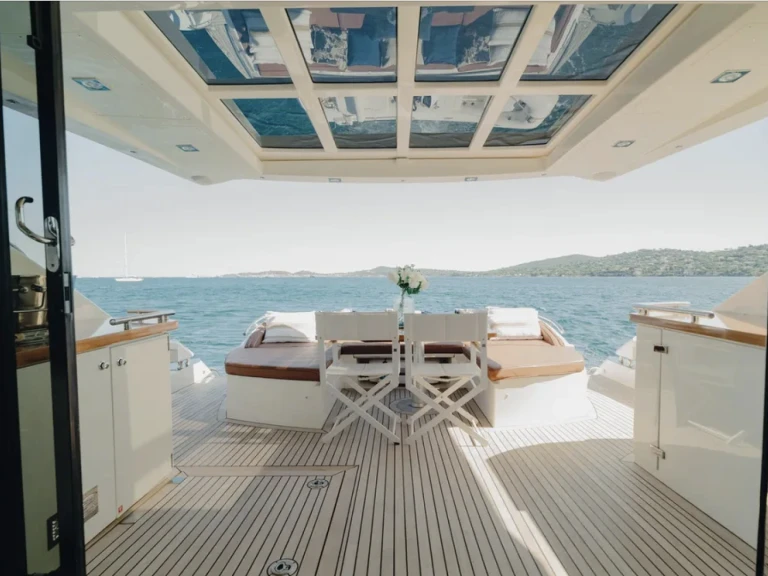 Hire Luxury Yacht Absolute with a boat licence