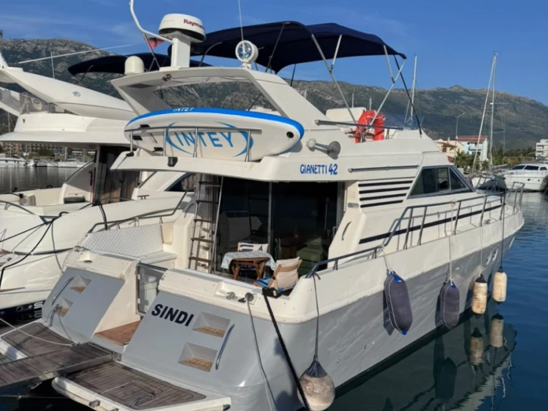 Charter a Ferretti Altura 39 in Rrethi i Vlorës on Samboat
