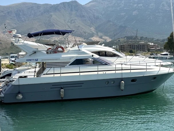 Motorboat to hire Rrethi i Vlorës at the best price
