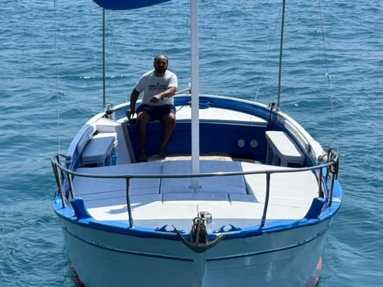 Motorboat hire in Italy - Mileo Gozzo 8.70