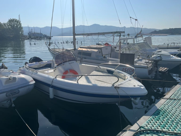 Charter a Ranieri Soverato 565 in Portoferraio on Samboat