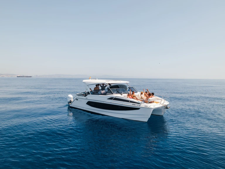 Charter a Aquila Aquila 36 Sport in Barcelona on Samboat
