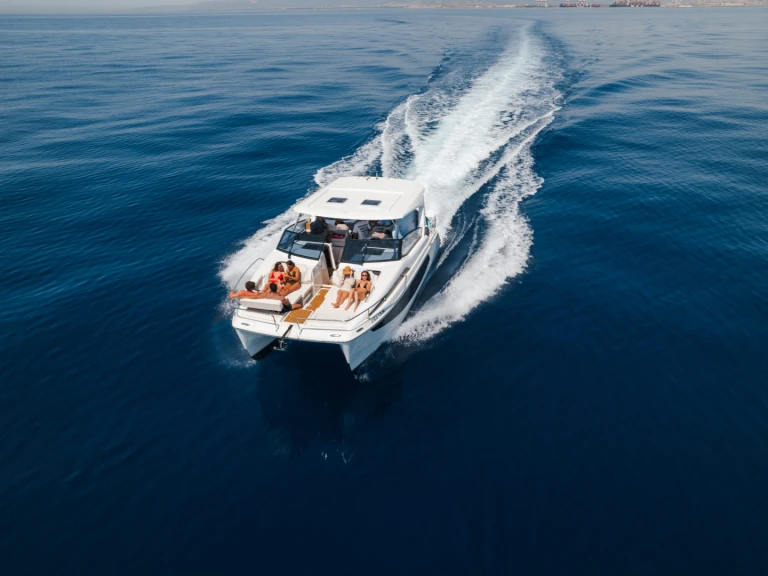 Hire Motorboat with or without skipper Aquila Barcelona