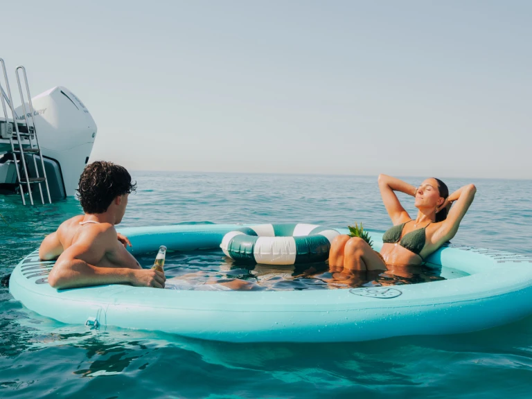 Charter a Aquila Aquila 36 Sport in Barcelona on Samboat