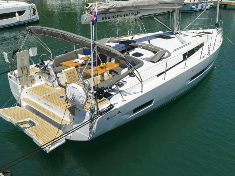 Hire Sailboat with or without skipper Hanse Komolac