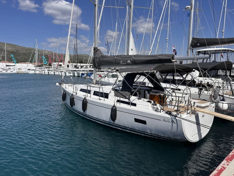 Hire a Hanse Hanse 388 Seget Donji