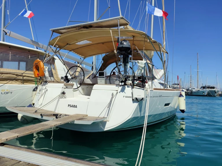 Charter a Jeanneau Sun Odyssey 449 in Lefkáda on Samboat