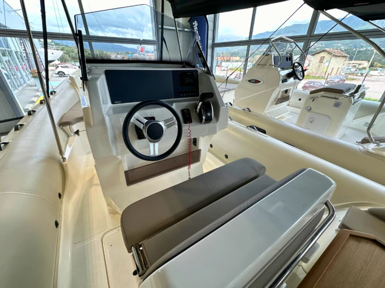 Hire RIB Lomac with a boat licence