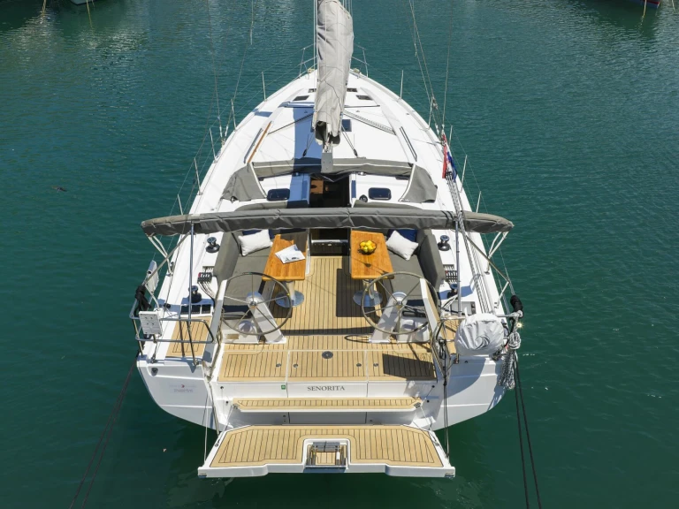 Sailboat to hire Komolac at the best price