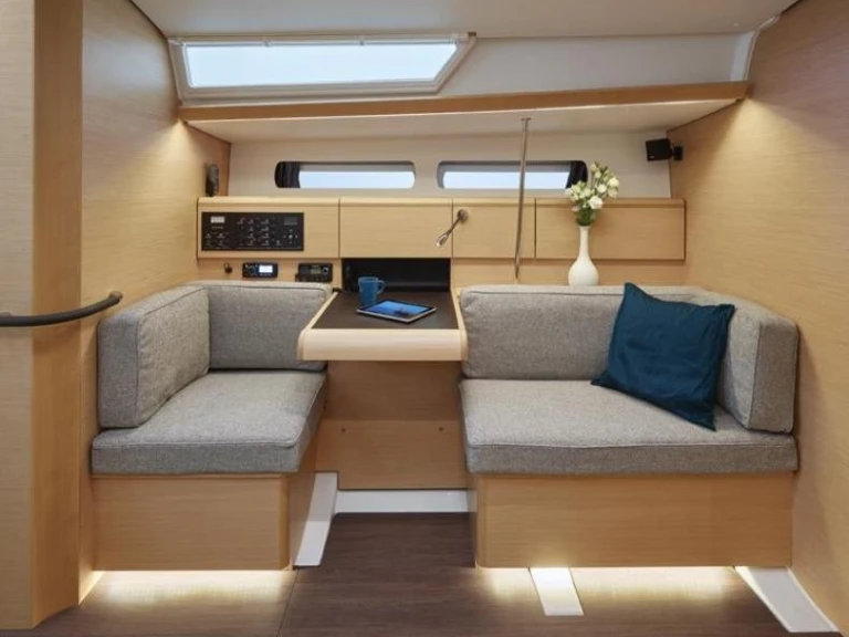 Hire Sailboat with or without skipper Jeanneau Gouvia