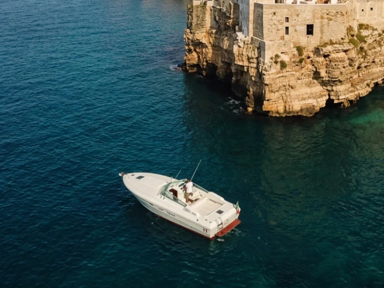 Charter a Italcraft Fast 35 in Bari on Samboat