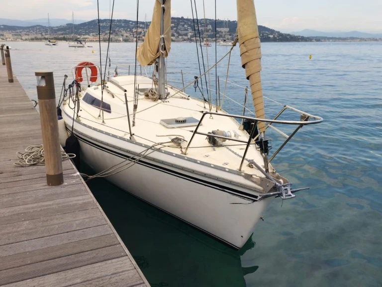 Yacht charter Cannes - Jeanneau Aquila on SamBoat