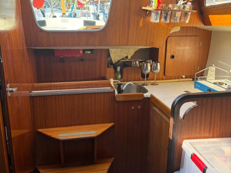 Yacht hire Cannes cheap Aquila