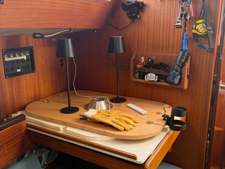 Sailboat hire in Cannes - Jeanneau Aquila
