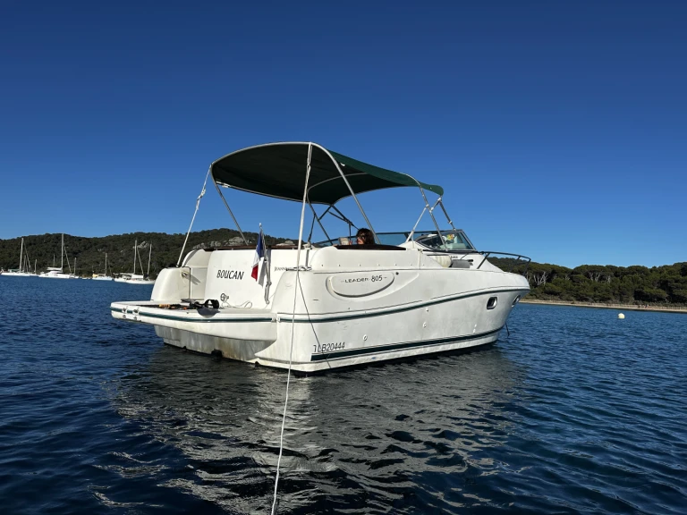 Hire Motorboat Jeanneau with a boat licence