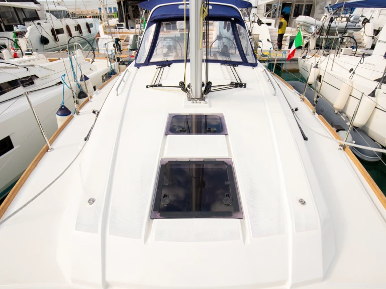 Yacht hire Castellammare del Golfo cheap Oceanis 38.1