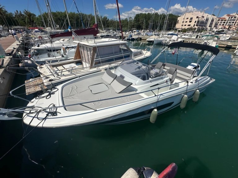 Motorboat to hire Cogolin at the best price