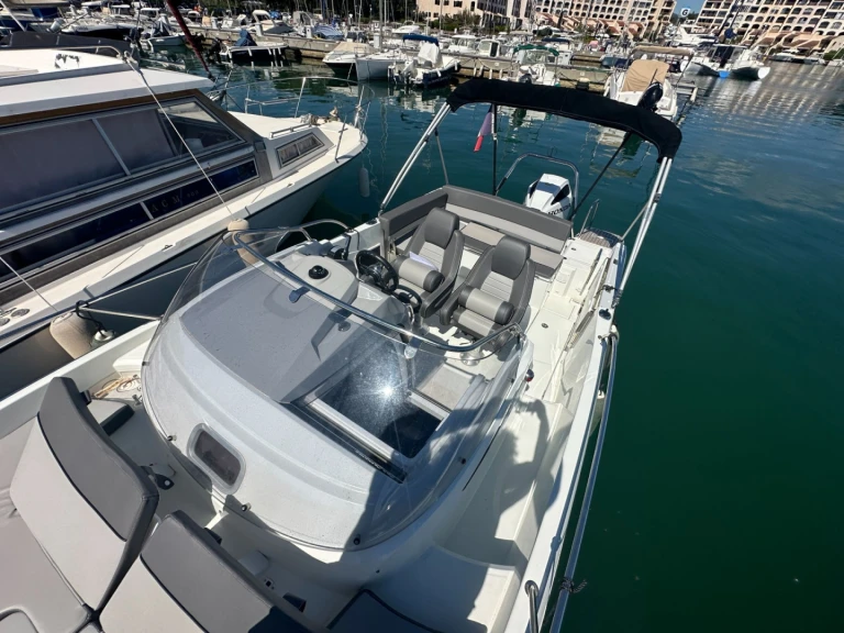 Motorboat to hire Cogolin at the best price