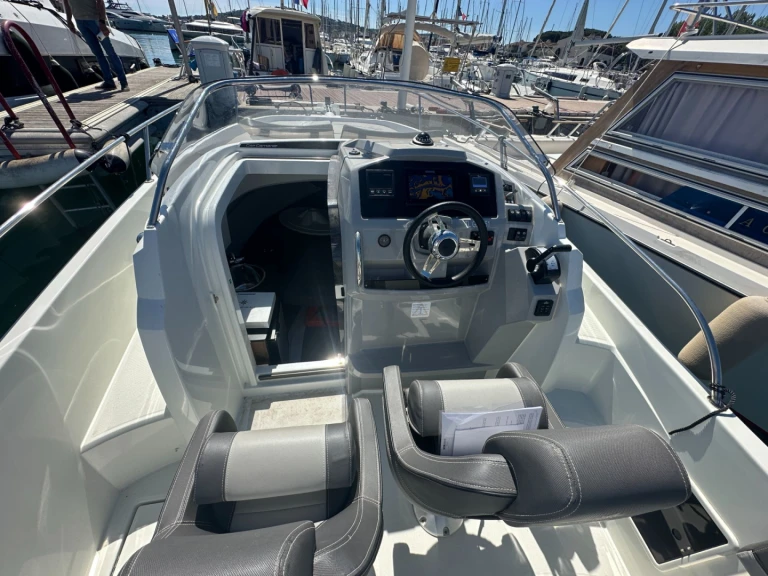 Yacht hire Cogolin cheap Cap Camarat 7.5 WA Serie 2