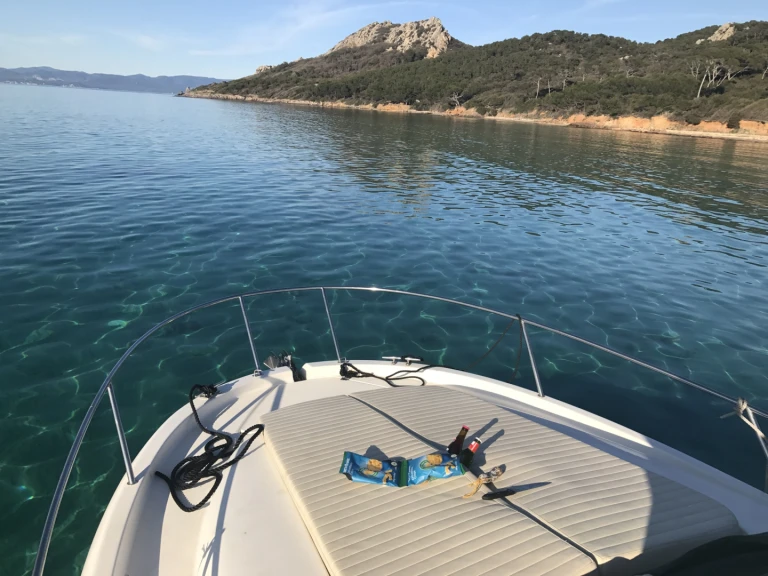 Yacht charter Hyères - Jeanneau Leader 805 on SamBoat