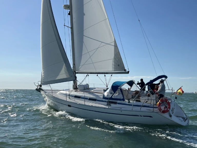 Hire a Bavaria Bavaria 37.2 Cádiz