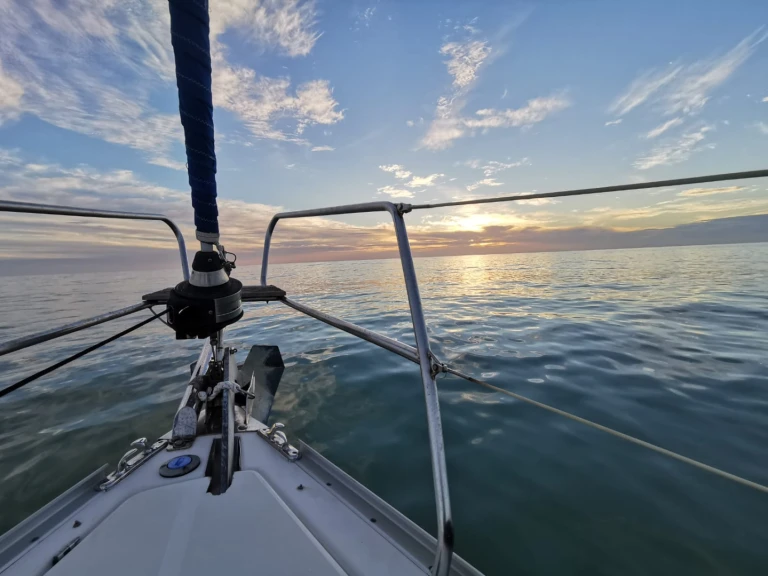 Yacht hire Cádiz cheap Bavaria 37.2