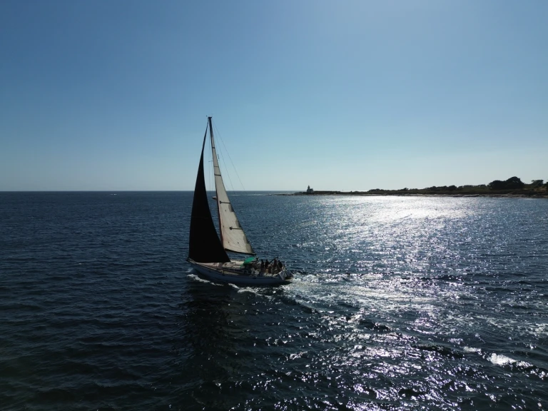 Yacht charter Île de Groix - Jeanneau Sun Kiss 47 on SamBoat