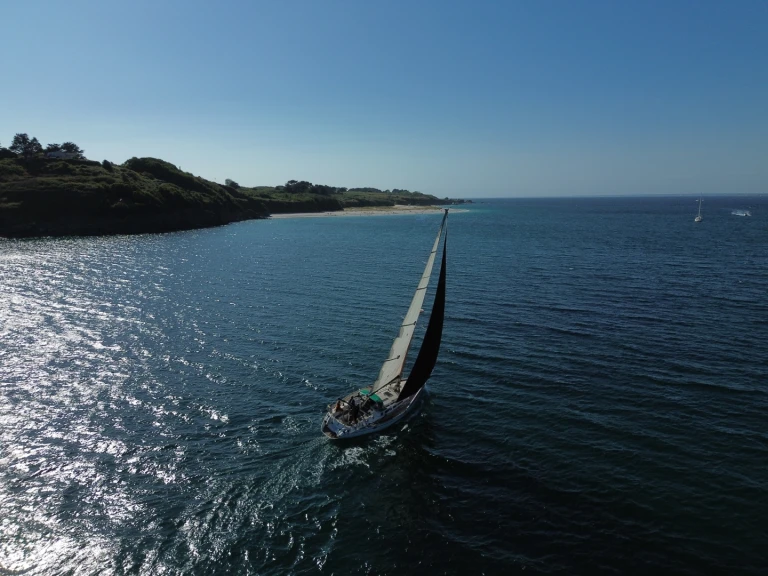 Hire a Jeanneau Sun Kiss 47 Île de Groix