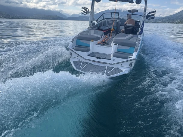 Charter a Nautique Correct Craft g21 in Annecy on Samboat