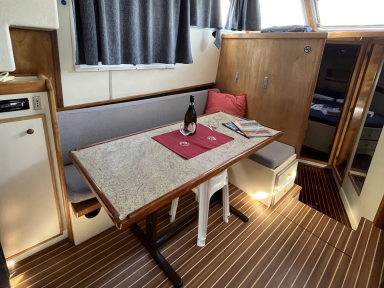 Hire Canal boat  with a boat licence