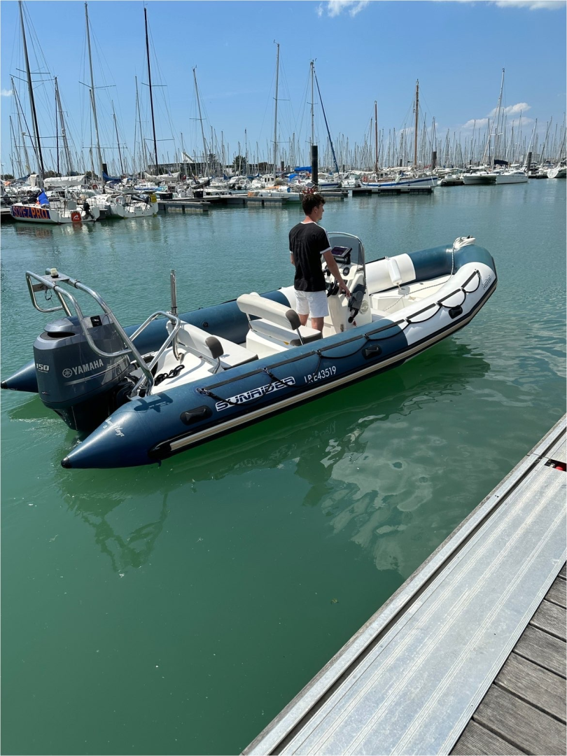 Motorboat hire in La Rochelle - Bombard Sunrider 650