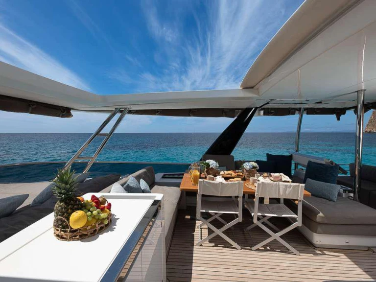 Yacht hire Ibiza Town cheap Lagoon 630 Motor Yacht