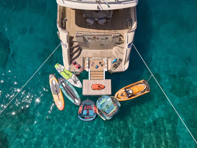 Hire Luxury Yacht Falcon with a boat licence