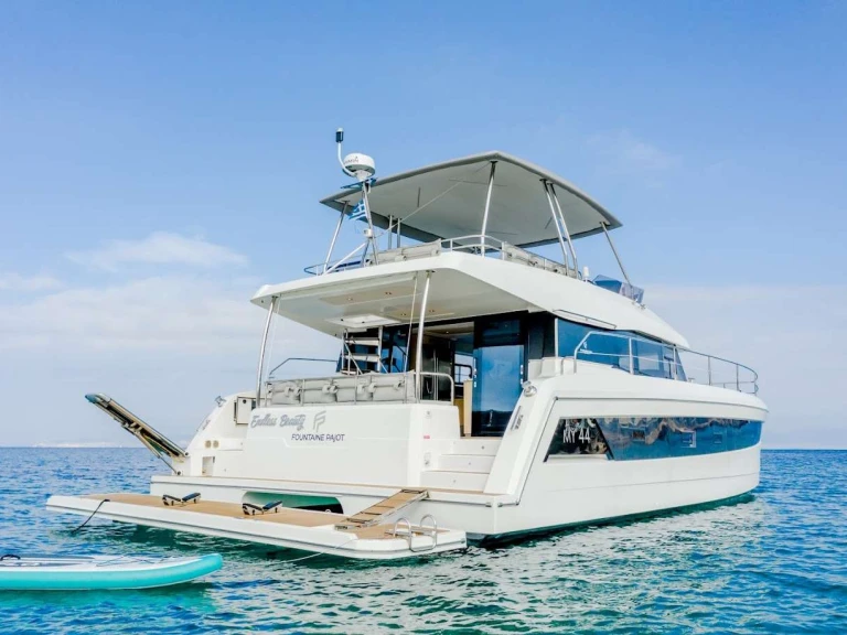 Hire Luxury Yacht Fountaine Pajot with a boat licence