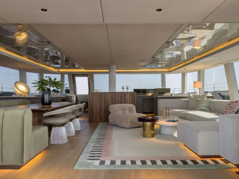 Hire Luxury Yacht Sunreef with a boat licence