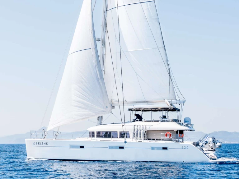 Charter a Lagoon SELENE in Athens on Samboat