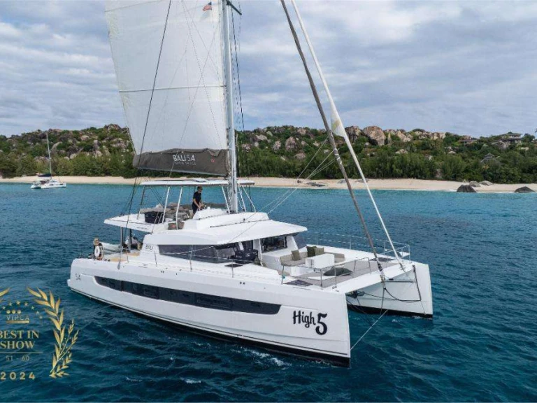 Hire Luxury Yacht Bali with a boat licence