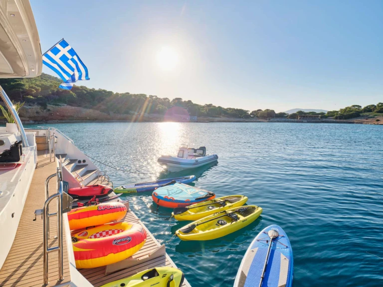 Hire Luxury Yacht Fountaine Pajot with a boat licence