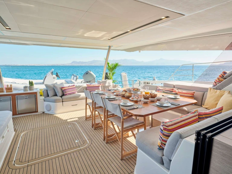 Luxury Yacht to hire Athens at the best price