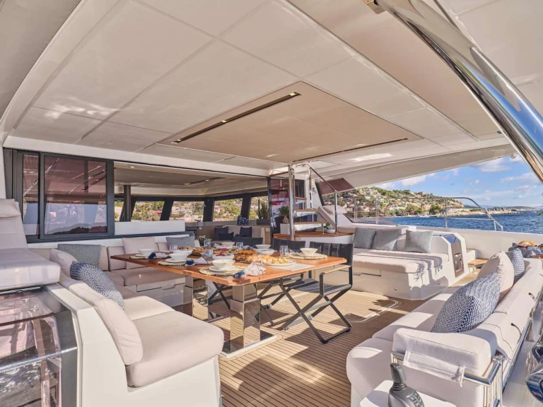 Luxury Yacht to hire Athens at the best price