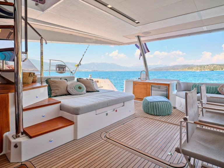 Hire Luxury Yacht Fountaine Pajot with a boat licence