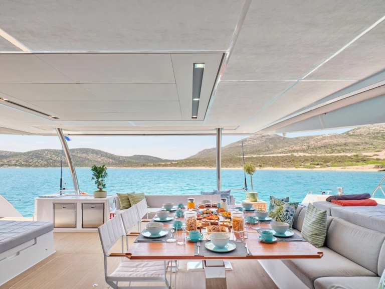 Luxury Yacht to hire Athens at the best price