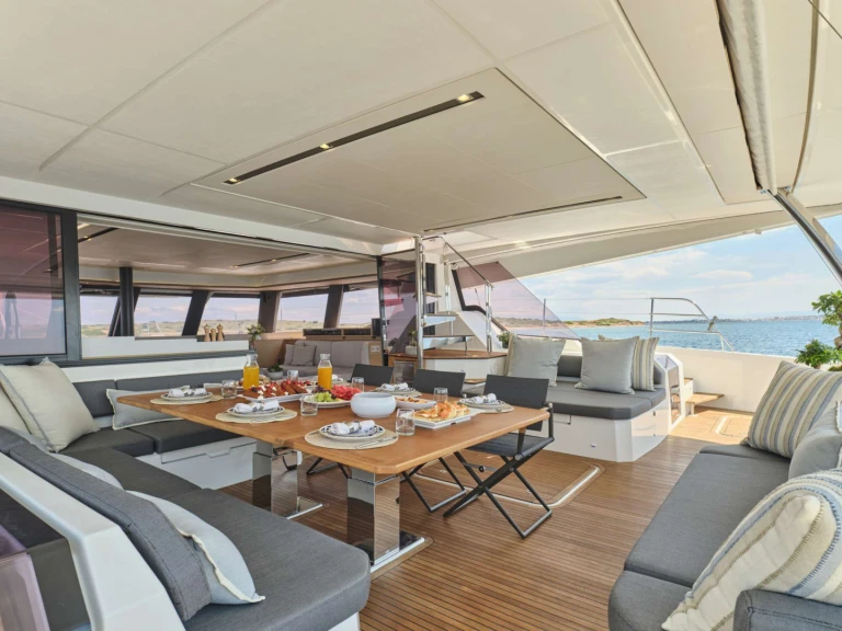 Luxury Yacht to hire Athens at the best price