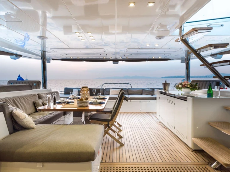 Luxury Yacht hire in Athens - Lagoon SELENE