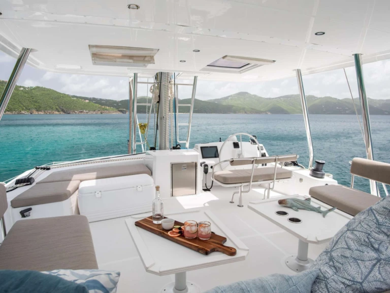 Luxury Yacht to hire British Virgin Islands (BVI) at the best price
