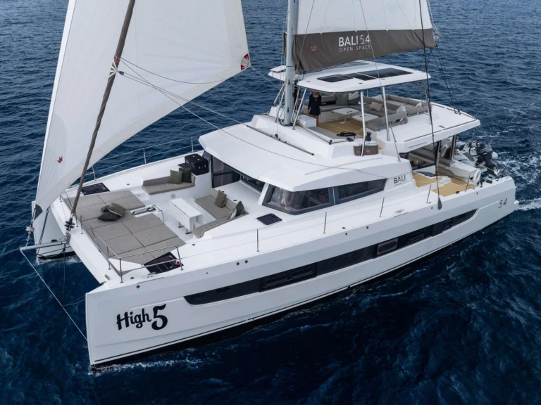 Yacht hire Road Town cheap HIGH 5