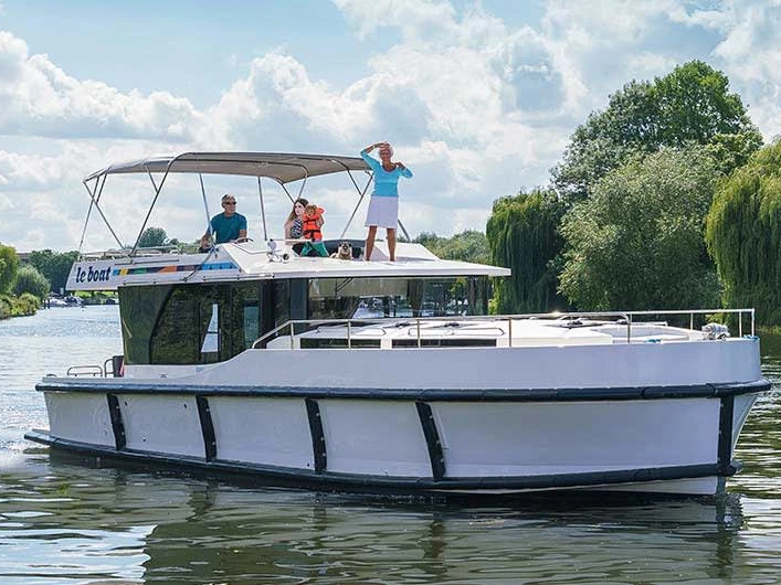 Hire a Le Boat Horizon 4 Homps